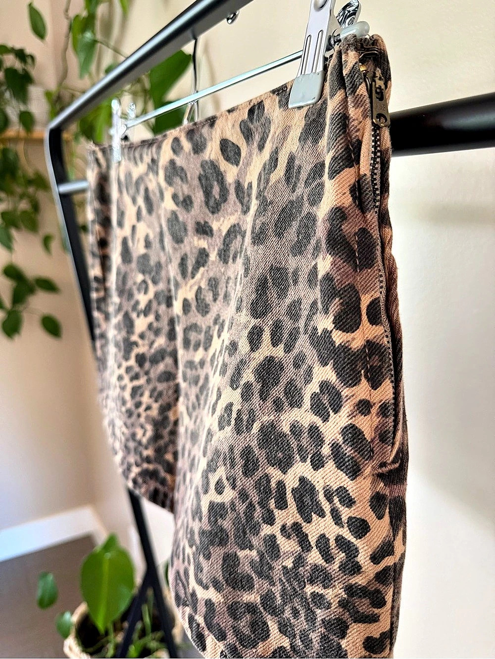 Abercrombie & Fitch Leopard Print Mini Skort Size 28 Like New